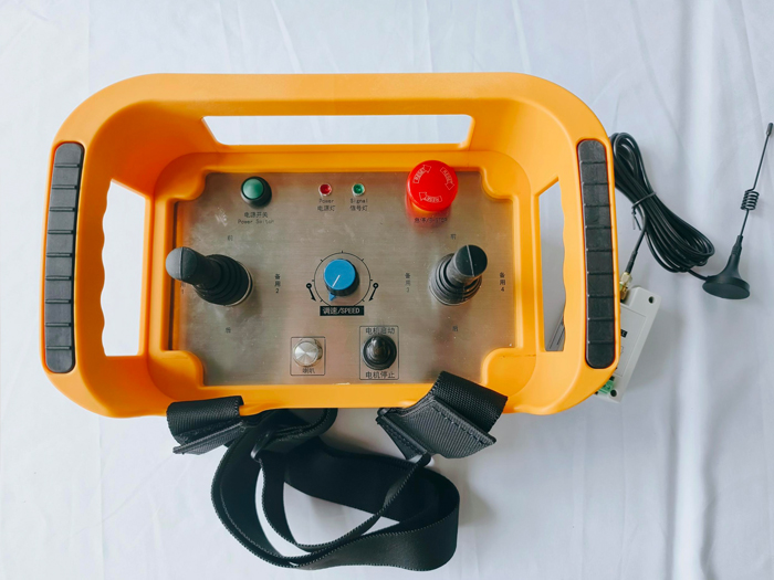 2个四方向开关量摇杆式新能源农机遥控器